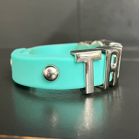 BCBG “TRUE 🤍” Teal Silicone Snap Bracelet - Picture 6 of 12